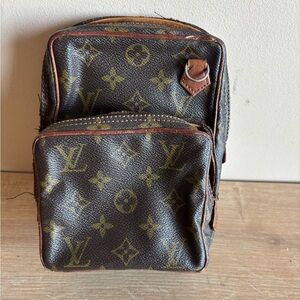 Authentic Louis Vuitton monogram clutch